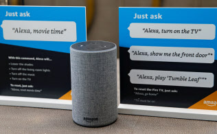 アマゾンのAIスピーカー「エコー」の製造には膨大なエネルギーやレアアース、低賃金労働者の作業などが必要だが、我々はほとんどそれに気付いていない=ロイター アマゾンのAIスピーカー「エコー」の製造には膨大なエネルギーやレアアース、低賃金労働者の作業などが必要だが、我々はほとんどそれに気付いていない=ロイター