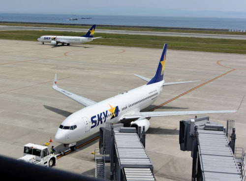 神戸空港 国際化へ一歩 規制緩和で 伊丹は先送り 日本経済新聞