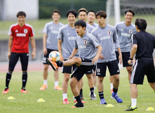 サッカー日本代表 親善試合へ練習開始 久保建は軽めの調整 日本経済新聞