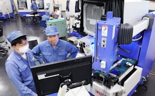 和井田製作所は特殊な超硬工具などを無人加工できる専用機が強み（岐阜県高山市）