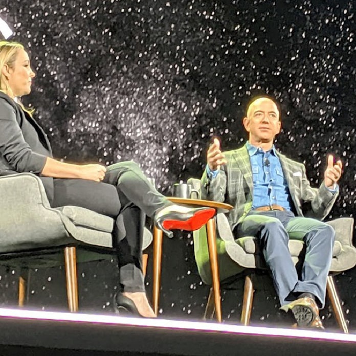 アマゾンceo 宇宙の次世代インフラ目指す 日本経済新聞 アマゾンceo 宇宙の次世代インフラ目指す 日本経済新聞