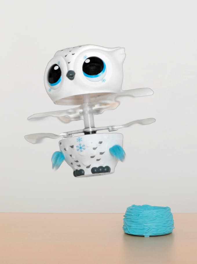 タカラトミー お世話すると飛び立つフクロウ型玩具 日本経済新聞
