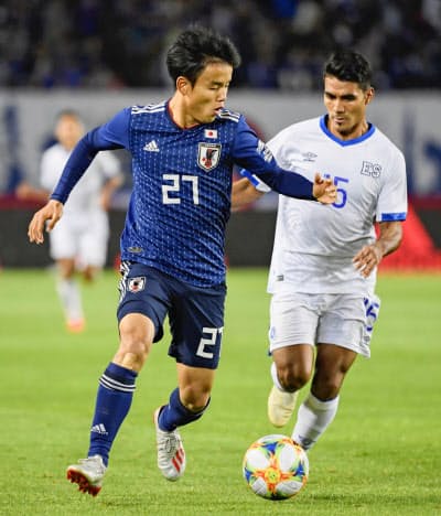 サッカー久保建が代表デビュー 日本 親善試合快勝 写真 共同 日本経済新聞