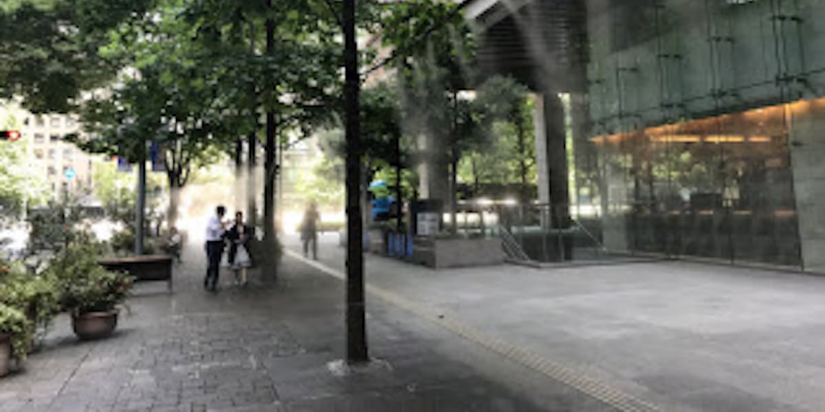 丸の内オフィス街 ミストで猛暑緩和 三菱地所など 日本経済新聞