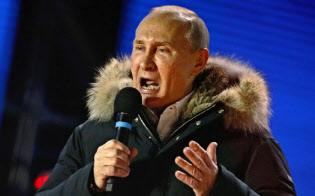 ロシア大統領選で「ロシアの名のもとに、ともに大きな仕事をなし遂げよう」と勝利宣言したプーチン氏(2018年3月、モスクワ)=ロイター ロシア大統領選で「ロシアの名のもとに、ともに大きな仕事をなし遂げよう」と勝利宣言したプーチン氏(2018年3月、モスクワ)=ロイター