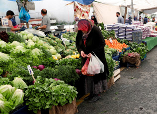 トルコでは高インフレが続く(5月、イスタンブール)=ロイター トルコでは高インフレが続く(5月、イスタンブール)=ロイター
