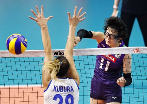 女子バレー セルビア下し6勝目 ネーションズリーグ 写真 共同 日本経済新聞
