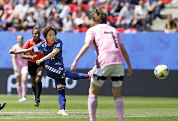 なでしこ今大会初勝利 サッカー女子w杯 日本経済新聞