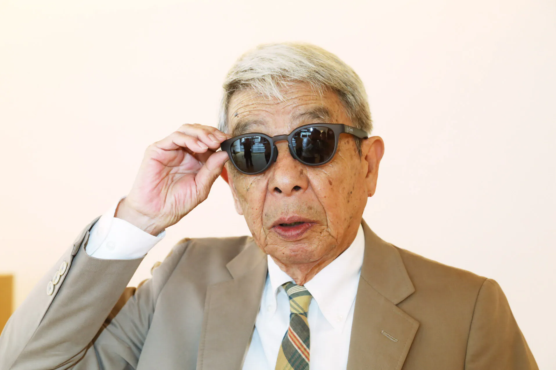 メガネ 化粧感覚で楽しむ 流行はセルからメタルへ Nikkei Style メガネ 化粧感覚で楽しむ 流行はセルからメタルへ Nikkei Style