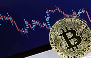 ステーブルコインはビットコインなど従来の仮想通貨に比べると安定性が高い=共同 ステーブルコインはビットコインなど従来の仮想通貨に比べると安定性が高い=共同