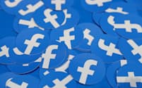 フェイスブックが導入する仮想通貨は、既存のフィンテック事業者にとっては脅威になりそうだ=ロイター