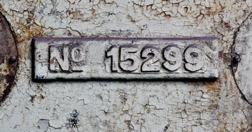 戦艦大和の主砲を削り出した工作機械の製造番号「15299」を記したプレート