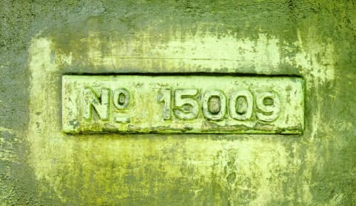 独ワグナー社製の大型旋盤兄弟機の製造番号「15009」を記したプレート