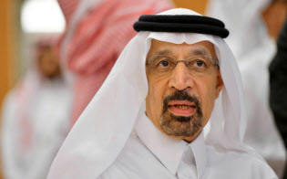 サウジアラビアのファリハ・エネルギー産業鉱物資源相はサウジアラムコの経費負担の恩恵を受けている=ロイター サウジアラビアのファリハ・エネルギー産業鉱物資源相はサウジアラムコの経費負担の恩恵を受けている=ロイター