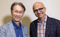 ソニーとマイクロソフトは提携を発表し、両社トップの笑顔の写真を公開した