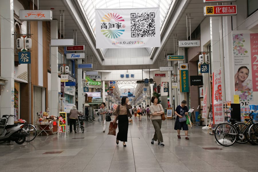 路線価 高知で27年ぶり上昇 四国全体は下落続く 日本経済新聞