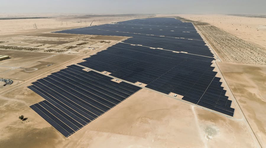 丸紅 ギガソーラー稼働 Uaeで世界最大級の太陽光 日本経済新聞