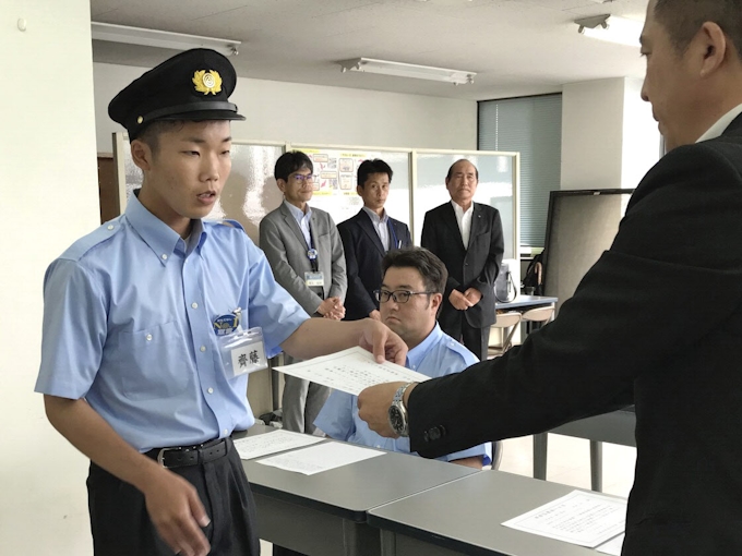 宮崎交通 高校新卒のバス運転士誕生 日本経済新聞