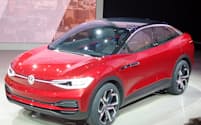 VWが20年に中国で発売する「ID.クロス」のコンセプト車（17年9月、フランクフルト国際自動車ショー）