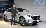 EV「EQC」を発表するメルセデス・ベンツ日本の上野金太郎社長(4日、東京都港区) EV「EQC」を発表するメルセデス・ベンツ日本の上野金太郎社長(4日、東京都港区)