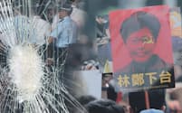 香港で100万人規模のデモが起きて1カ月、早期に収束するか不透明だ（コラージュ）