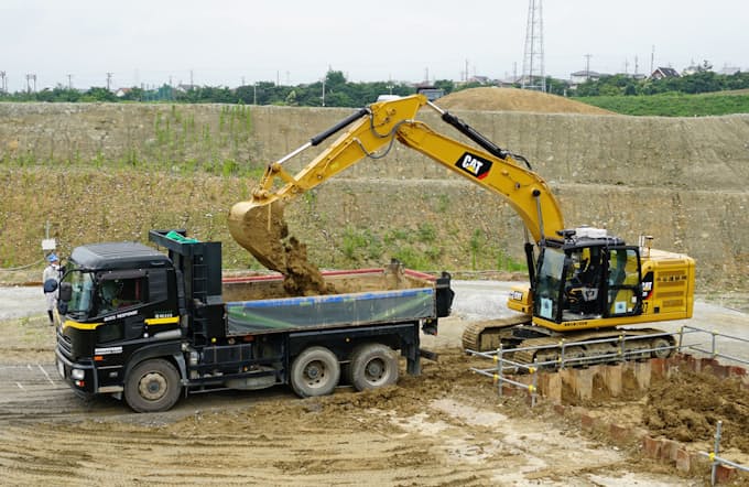 米キャタピラー 無人建機を大成建設と開発 日本経済新聞
