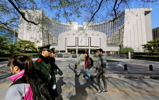 中国人民銀行の本店ビル(北京)=ロイター 中国人民銀行の本店ビル(北京)=ロイター