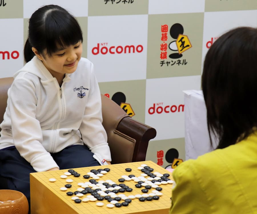 囲碁小5プロの仲邑初段 公式戦で最年少勝利 日本経済新聞