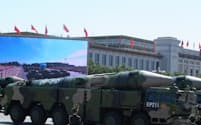 「空母キラー」と呼ばれる中国軍の弾道ミサイル「東風21D」（2015年9月3日、北京での軍事パレード）
