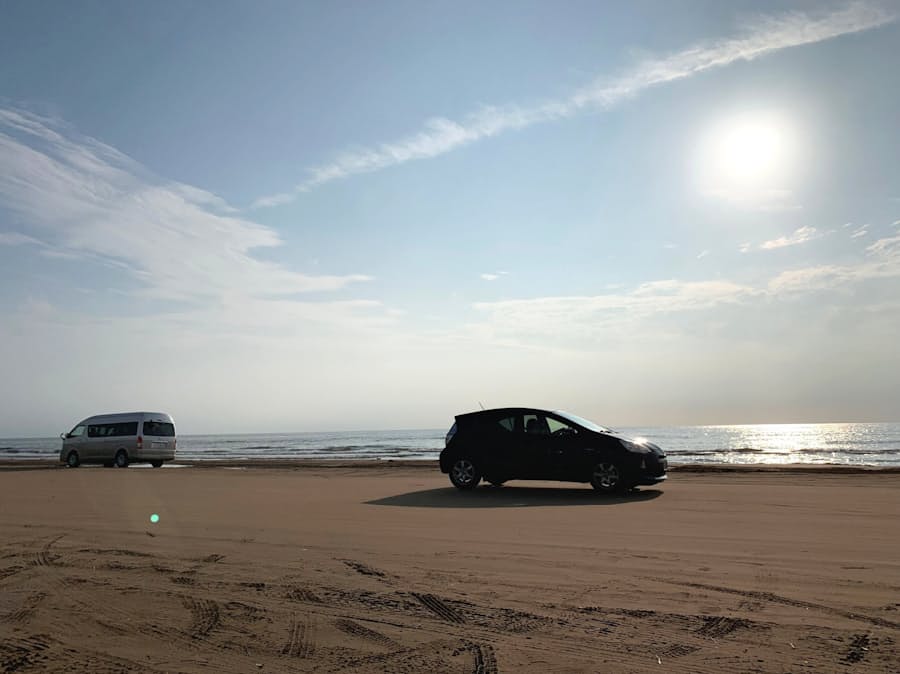 千里浜なぎさドライブウェイ 石川県能登半島 車でバイクで砂浜快走 日本経済新聞