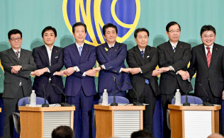 参院選に向けた討論会に臨む与野党7党首ら=3日、東京・内幸町の日本記者クラブ(共同) 参院選に向けた討論会に臨む与野党7党首ら=3日、東京・内幸町の日本記者クラブ(共同)
