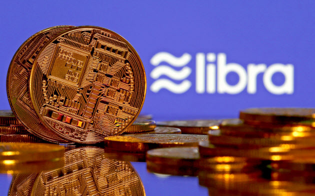 リブラは中央銀行が発行する法定通貨や国債を裏付け資産にするとしている=ロイター リブラは中央銀行が発行する法定通貨や国債を裏付け資産にするとしている=ロイター