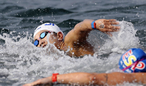 貴田 女子10キロで22位 世界水泳 オープンウオーター 日本経済新聞