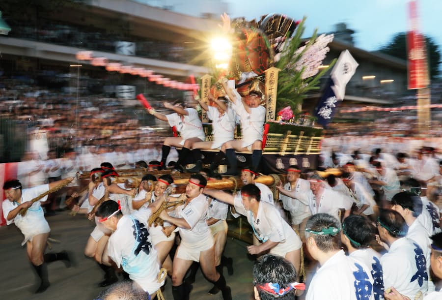 博多祇園山笠 令和初の 追い山 疾走 日本経済新聞