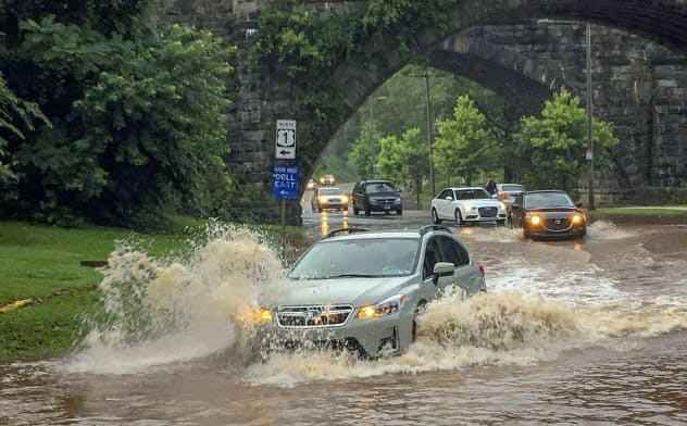 米国内で洪水が頻発するなど、気候変動は他人事ではなくなってきている(ペンシルベニア州フィラデルフィア=AP 米国内で洪水が頻発するなど、気候変動は他人事ではなくなってきている(ペンシルベニア州フィラデルフィア=AP
