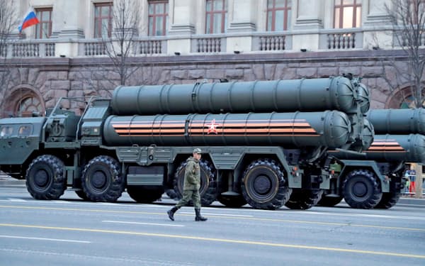 トルコへの納入が始まったロシア製防空ミサイル「S400」（モスクワ、19年4月）=ロイター