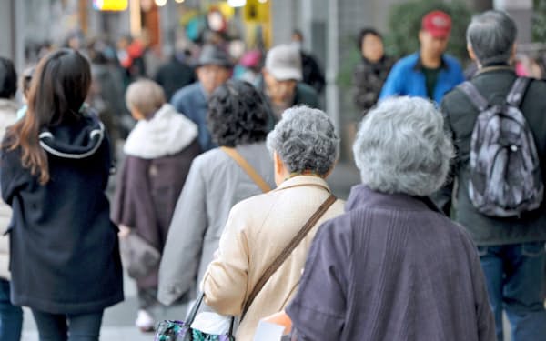 もらえる年金は減っていく