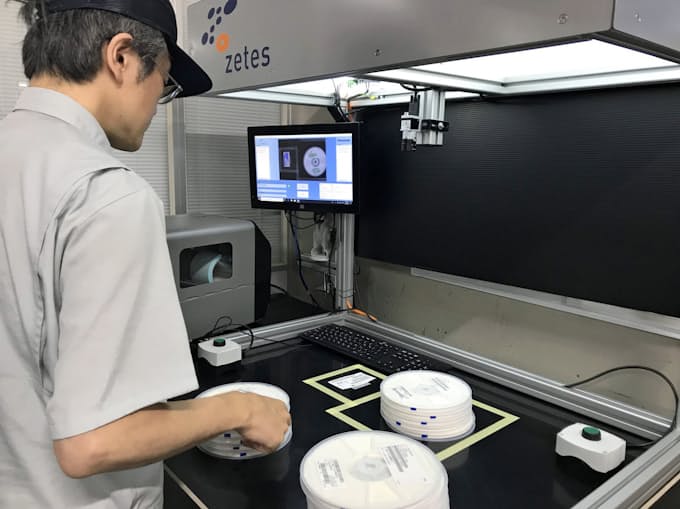 パナソニック 神戸のpc工場を公開 生産工程を省人化 日本経済新聞