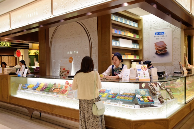 石屋製菓 脱 白い恋人 依存 着々と 銀座から全国へ 日本経済新聞