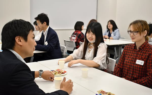 関西大学は留学生と企業をマッチングする支援プログラムを手掛ける