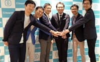 スマートHRの宮田CEO（右から3人目）は自社の成長速度について「海外の有力SaaS企業に匹敵する」と話す
