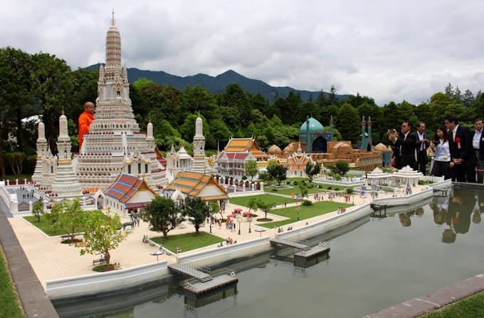 タイの ワット アルン 展示 東武ワールドスクウェア 日本経済新聞