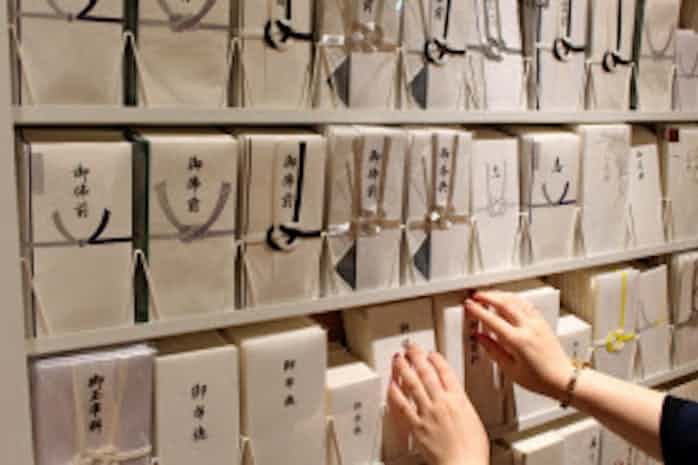 お悔やみマナー 型より気持ち 相手の気持ちに配慮を 日本経済新聞