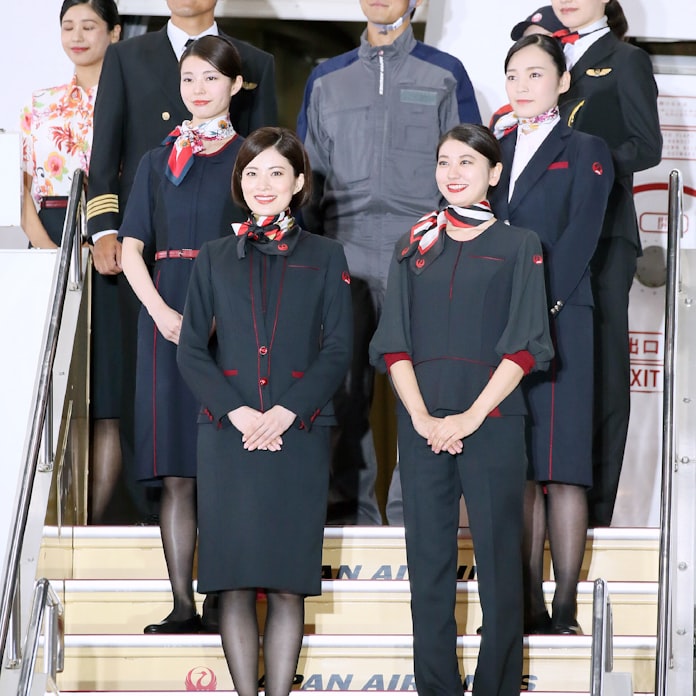 Jal 新制服を発表 東京五輪に向け約7年ぶり刷新 日本経済新聞 Jal 新制服を発表 東京五輪に向け約7年ぶり刷新 日本経済新聞