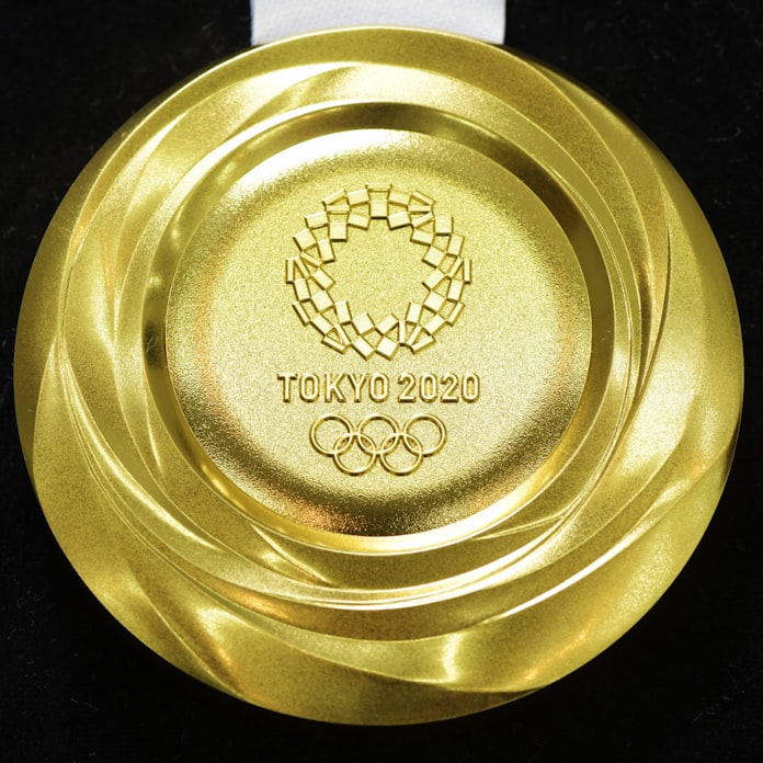 東京五輪メダルは光の渦 デザイン公表 日本経済新聞 東京五輪メダルは光の渦 デザイン公表 日本経済新聞