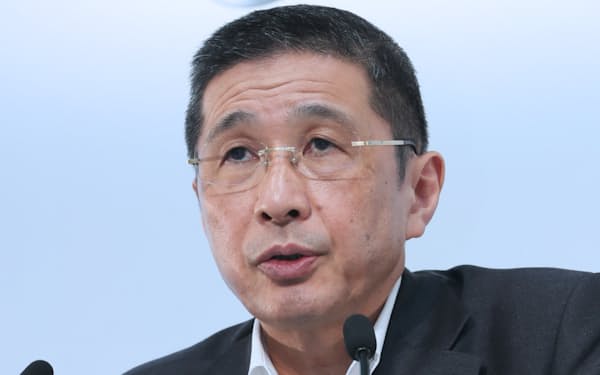決算発表する日産自動車の西川社長兼CEO（25日、横浜市西区）