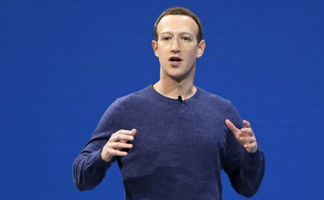 会社運営の仕方に大きな変更を考えている米フェイスブックのザッカーバーグCEO=AP 会社運営の仕方に大きな変更を考えている米フェイスブックのザッカーバーグCEO=AP