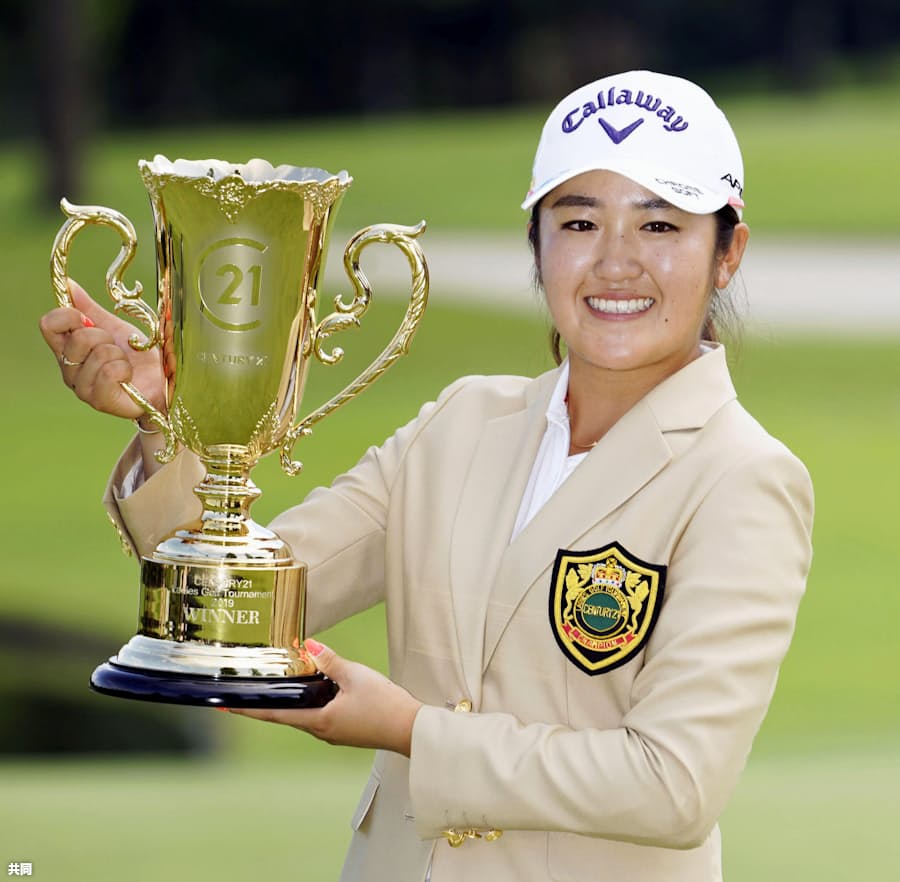 19歳稲見がツアー初優勝 センチュリー21女子ゴルフ 日本経済新聞