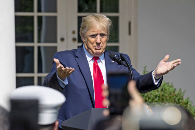 トランプ米大統領はマイノリティーへの支持基盤拡大を目指す動きに乏しい(29日、ワシントン)=AP トランプ米大統領はマイノリティーへの支持基盤拡大を目指す動きに乏しい(29日、ワシントン)=AP