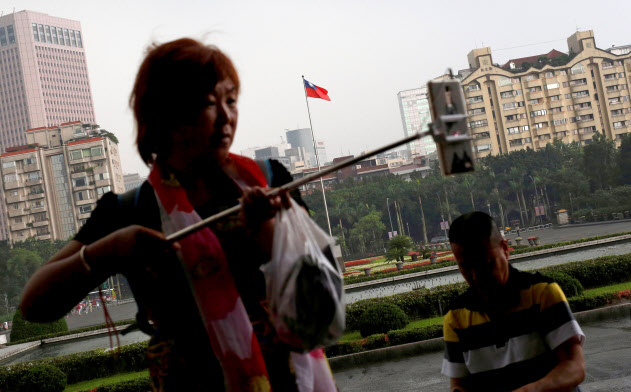 台湾を訪れた中国人観光客=ロイター 台湾を訪れた中国人観光客=ロイター